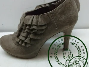 Steve Madden Women 9.5M Gray Raleigh Faux Suede Slip Heel Pump Booties Shoes