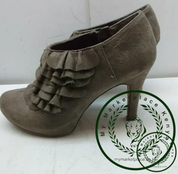 Steve Madden Women 9.5M Gray Raleigh Faux Suede Slip Heel Pump Booties Shoes