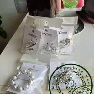 Broches